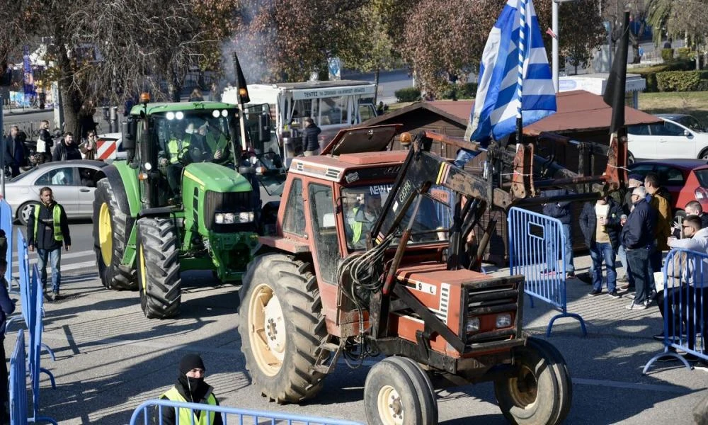 Νέο μπλόκο των αγροτών στην εθνική οδό Θεσσαλονίκης- Πολυγύρου